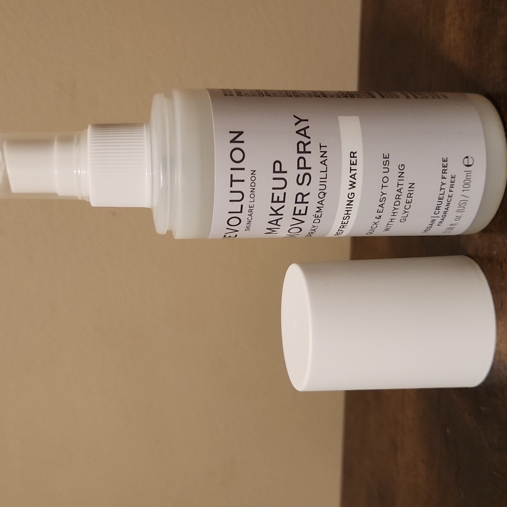 Revolution White Makeup Remover Spray - Picture 6 of 6